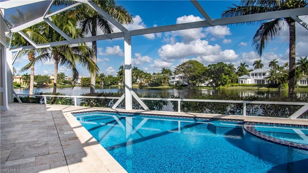 725 Lake Dr, Naples, FL 34102-29