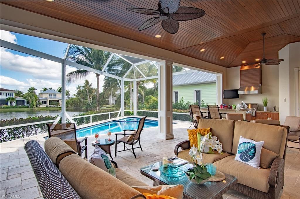 725 Lake Dr, Naples, FL 34102-32