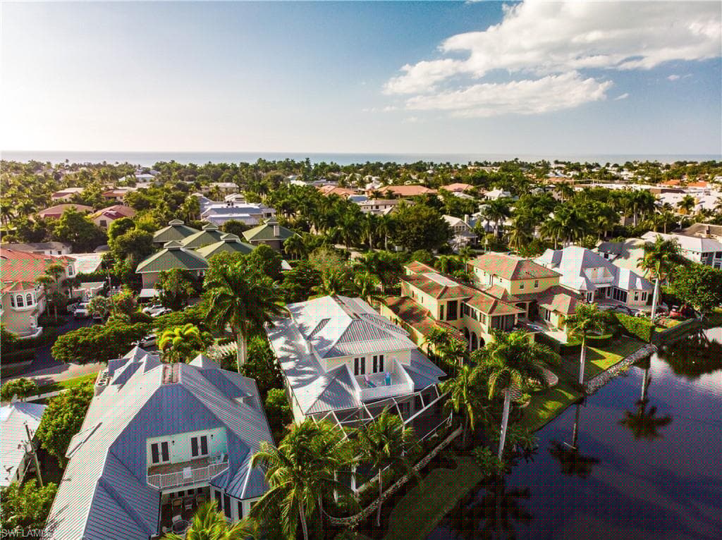 725 Lake Dr, Naples, FL 34102-33