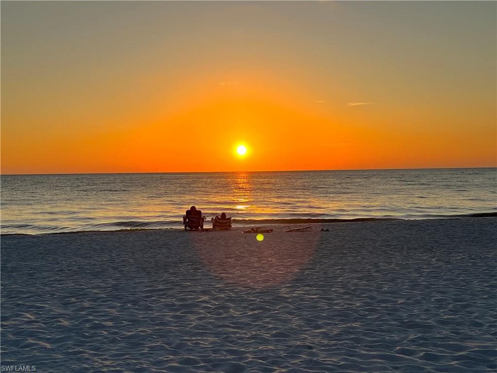 725 Lake Dr, Naples, FL 34102-36