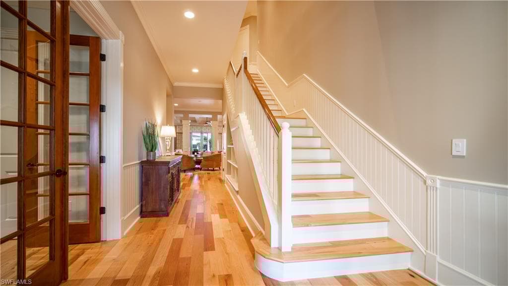 725 Lake Dr, Naples, FL 34102-5