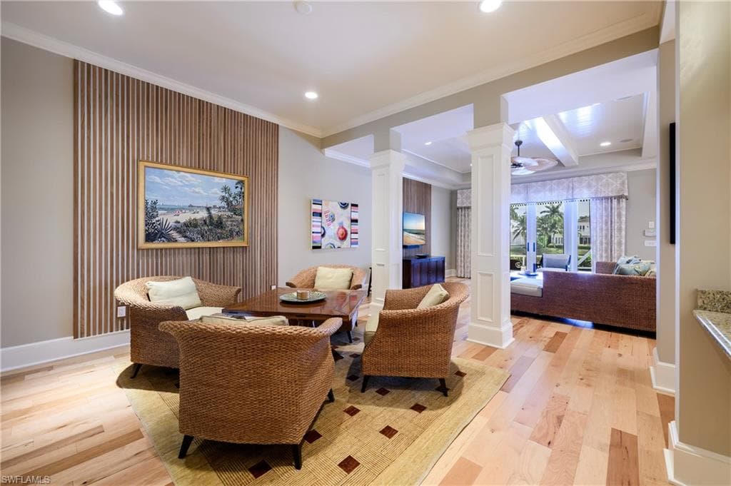725 Lake Dr, Naples, FL 34102-8