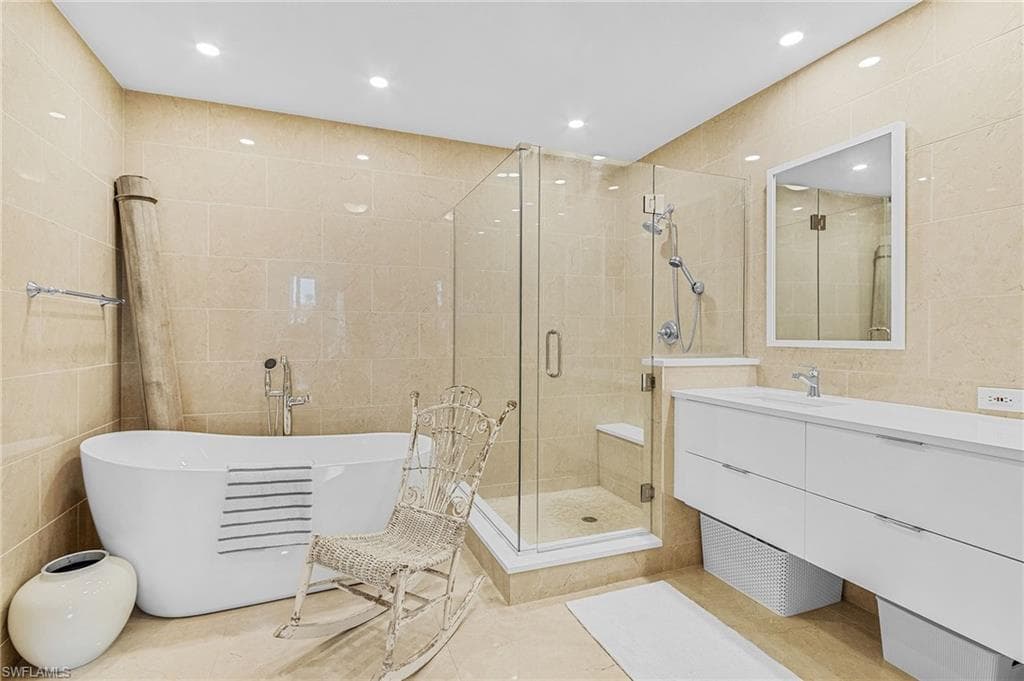 2728 Tiburon Blvd E A-403, Naples, FL 34109-16