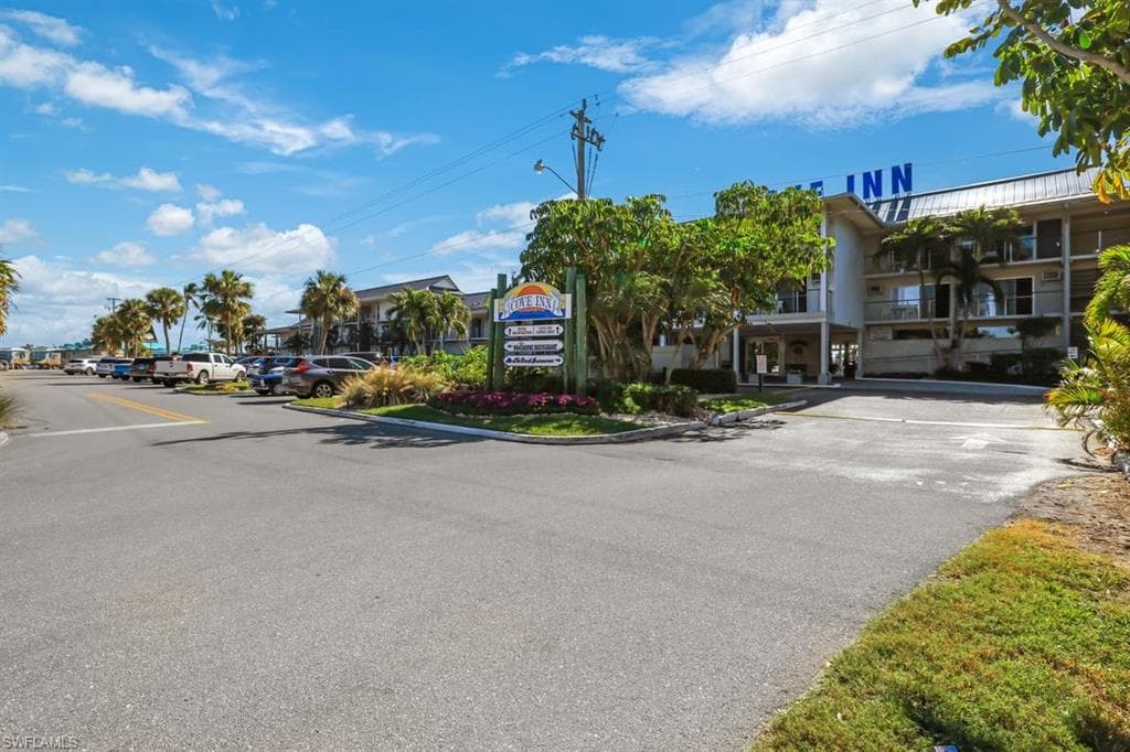 900 Broad Ave S 140, Naples, FL 34102-3