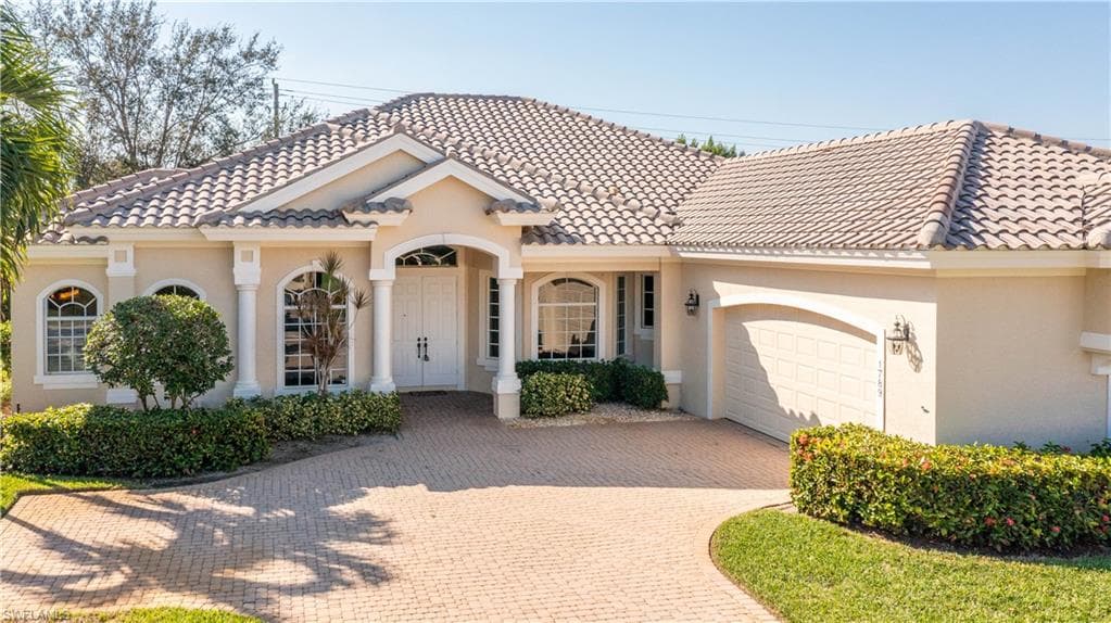 1789 Supreme Ct, Naples, FL 34110-4