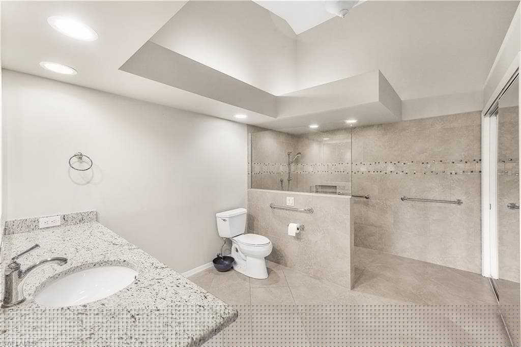 205 Deerwood Cir 103, Naples, FL 34113-17