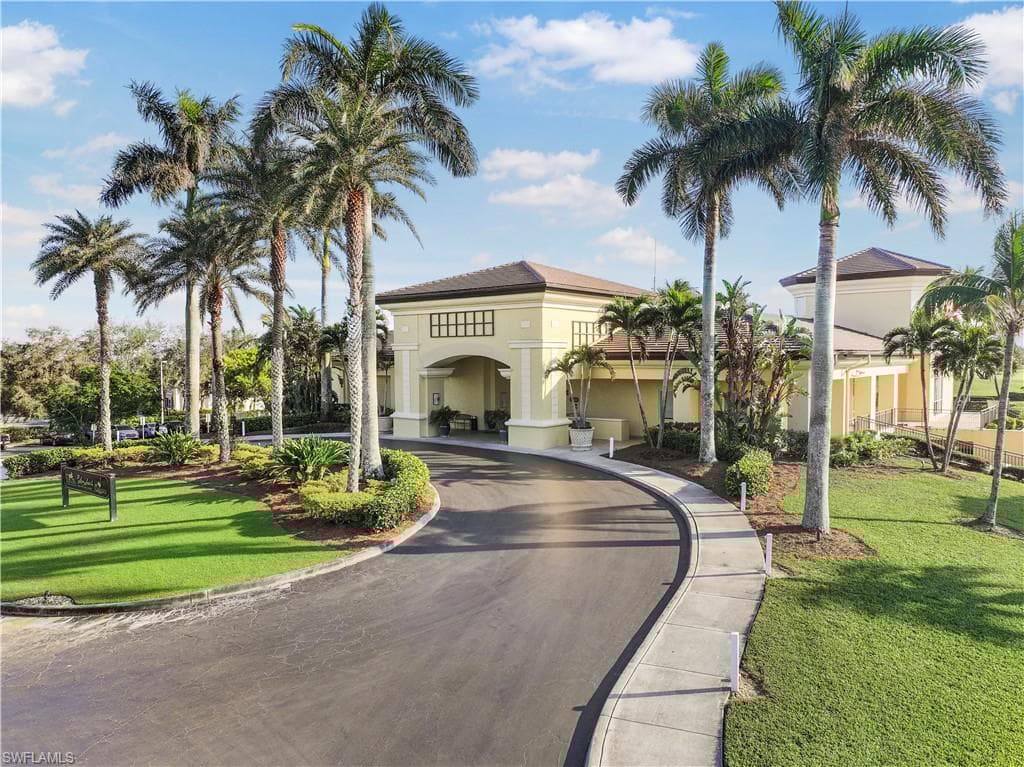 205 Deerwood Cir 103, Naples, FL 34113-27