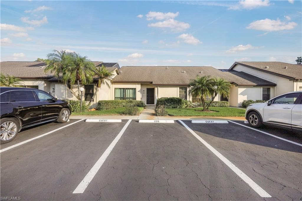 205 Deerwood Cir 103, Naples, FL 34113-30