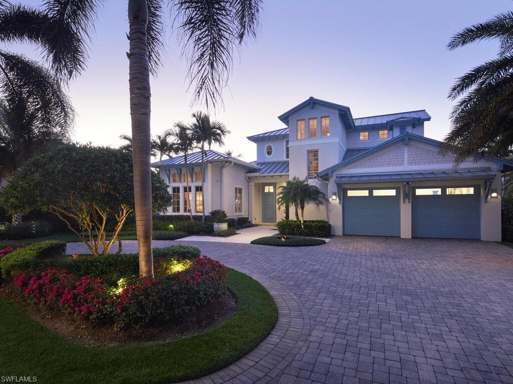 631 Broad Ct N, Naples, FL 34102-2