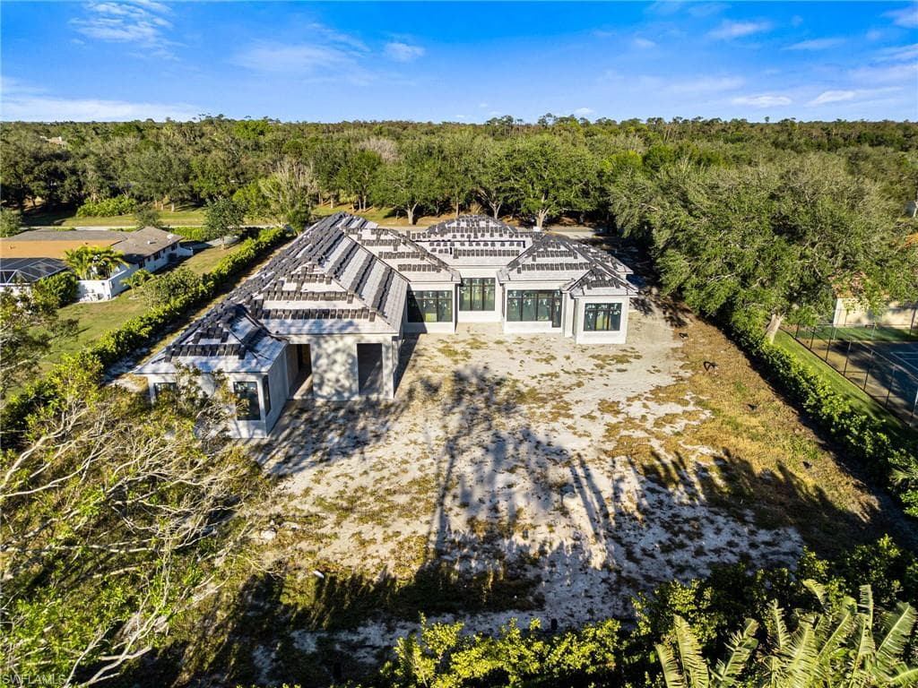 208 Hickory Rd, Naples, FL 34108-4