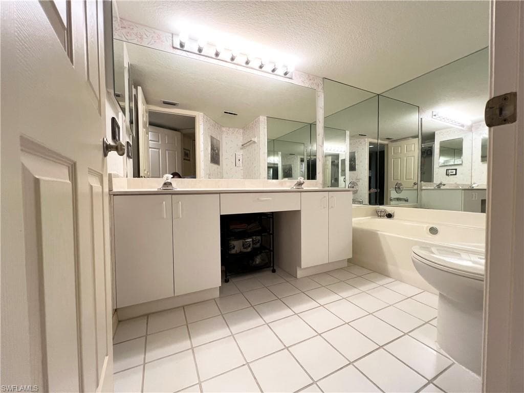 992 Woodshire Ln D303, Naples, FL 34105-17