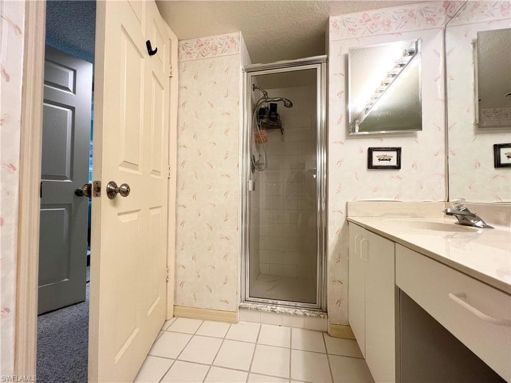 992 Woodshire Ln D303, Naples, FL 34105-18