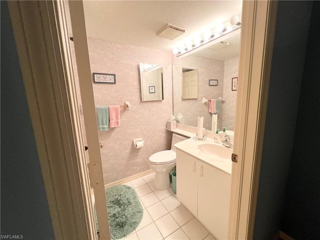 992 Woodshire Ln D303, Naples, FL 34105-21