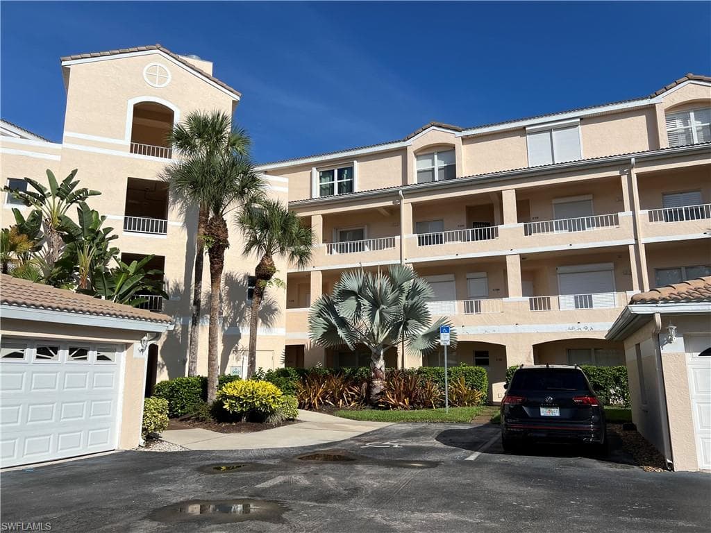 992 Woodshire Ln D303, Naples, FL 34105-3