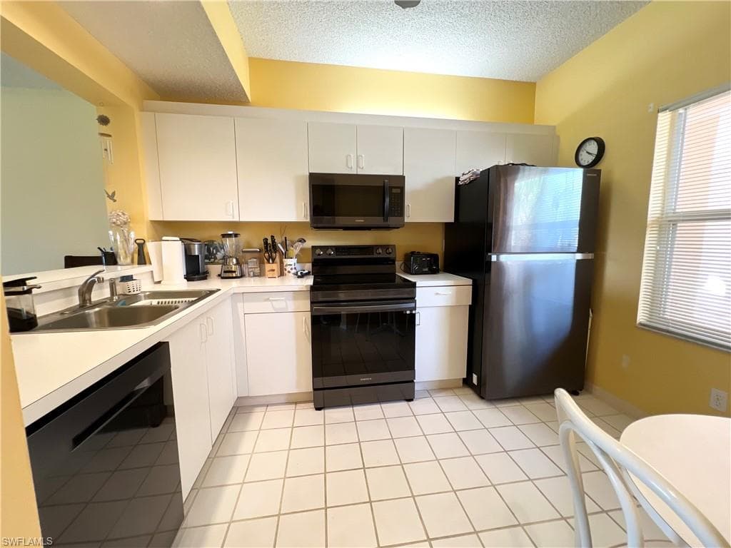 992 Woodshire Ln D303, Naples, FL 34105-5