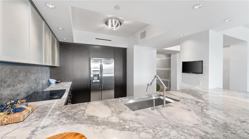 300 Dunes Blvd 404, Naples, FL 34110-9
