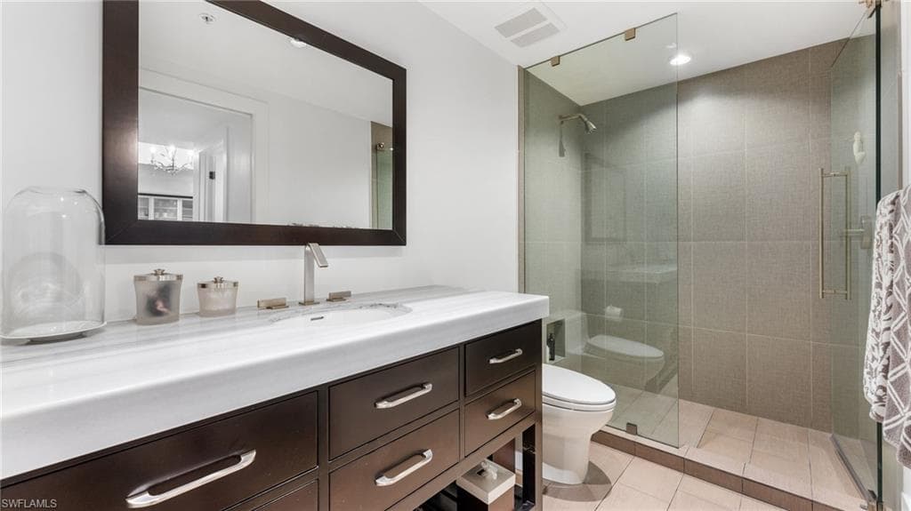 300 Dunes Blvd 404, Naples, FL 34110-14