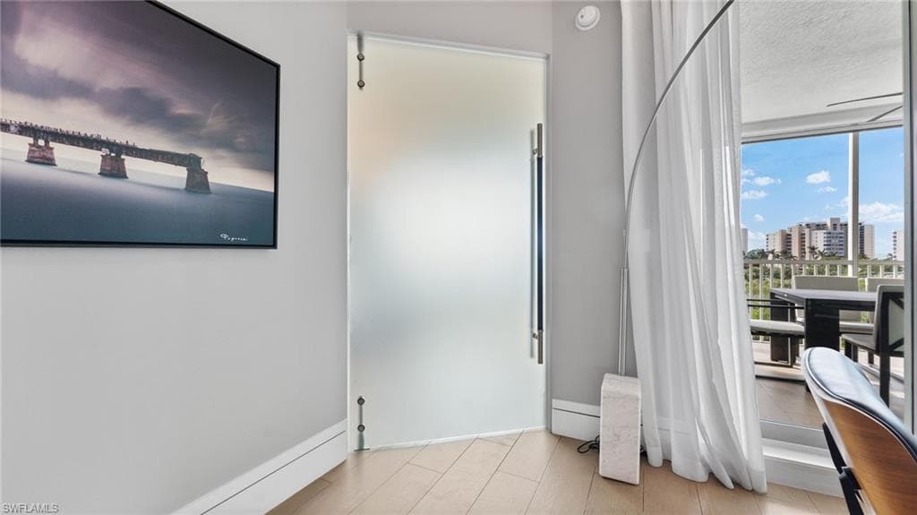 300 Dunes Blvd 404, Naples, FL 34110-17
