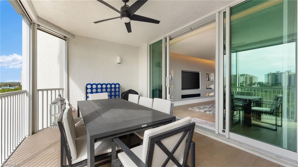 300 Dunes Blvd 404, Naples, FL 34110-23