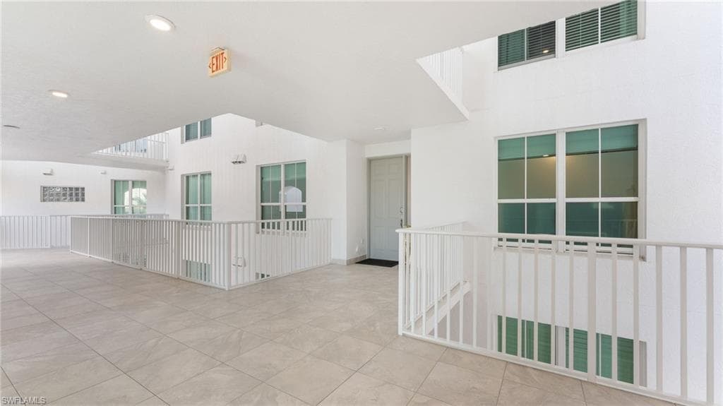 300 Dunes Blvd 404, Naples, FL 34110-26