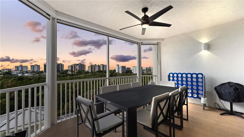 300 Dunes Blvd 404, Naples, FL 34110-33