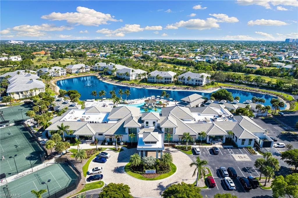 300 Dunes Blvd 404, Naples, FL 34110-34