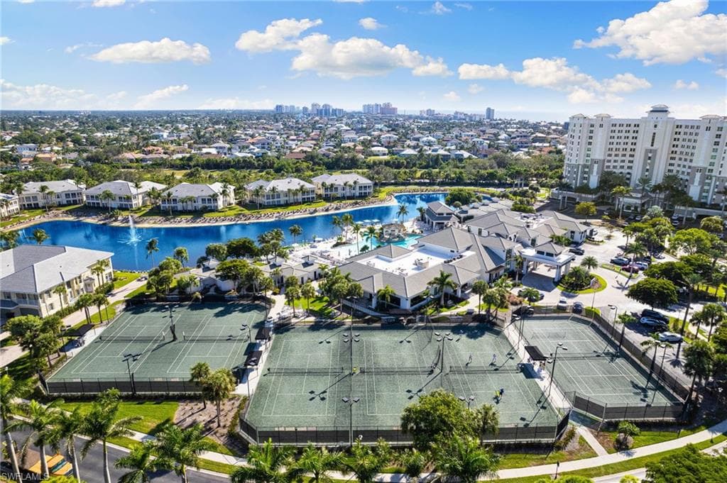 300 Dunes Blvd 404, Naples, FL 34110-35