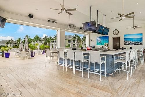 300 Dunes Blvd 404, Naples, FL 34110-38