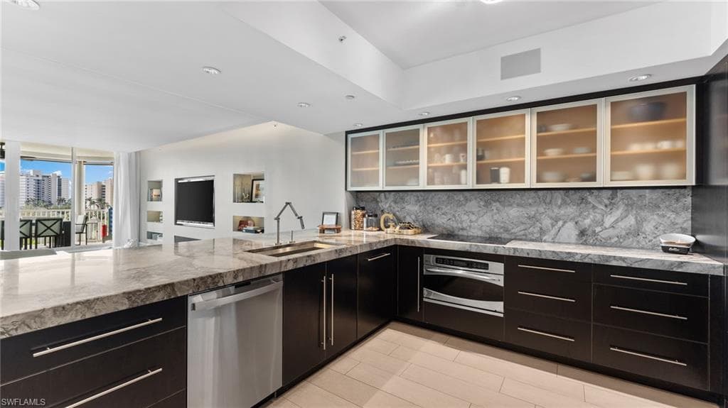 300 Dunes Blvd 404, Naples, FL 34110-3