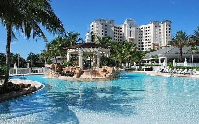300 Dunes Blvd 404, Naples, FL 34110-39