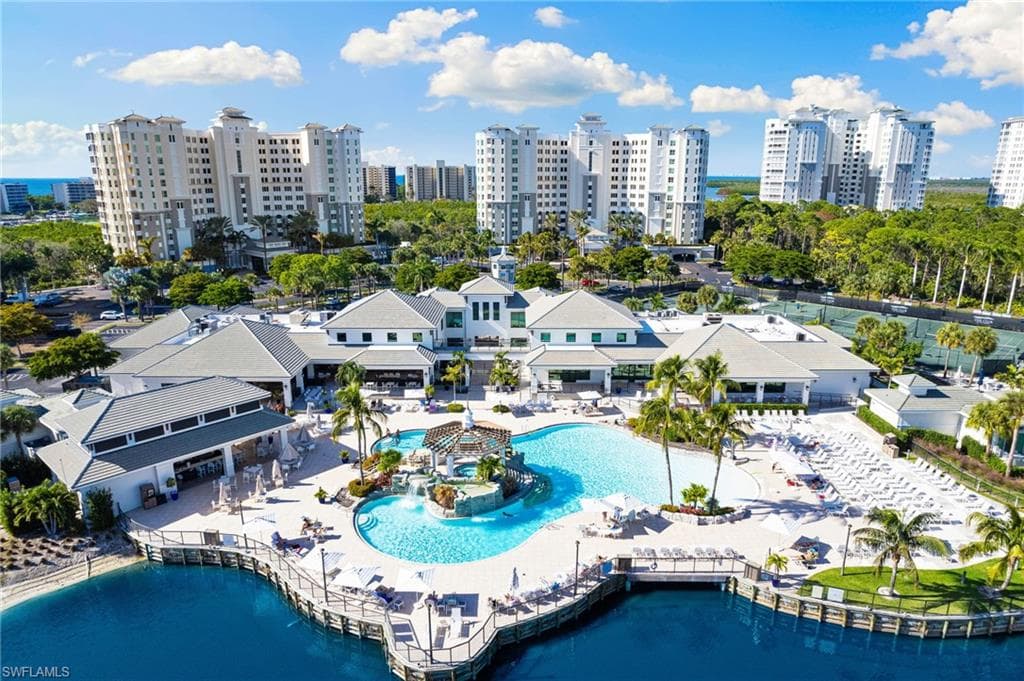 300 Dunes Blvd 404, Naples, FL 34110-40