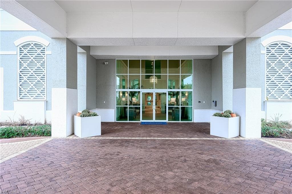 300 Dunes Blvd 404, Naples, FL 34110-43