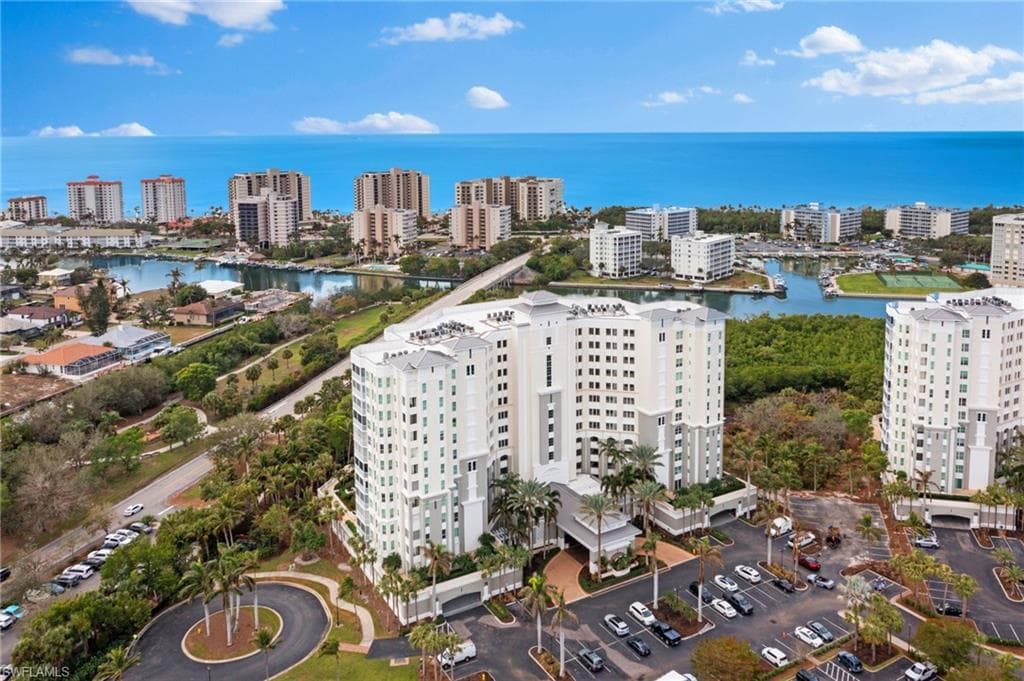 300 Dunes Blvd 404, Naples, FL 34110-44