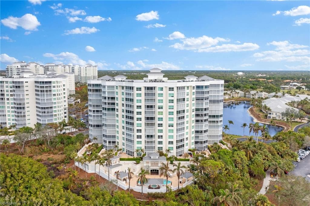 300 Dunes Blvd 404, Naples, FL 34110-45