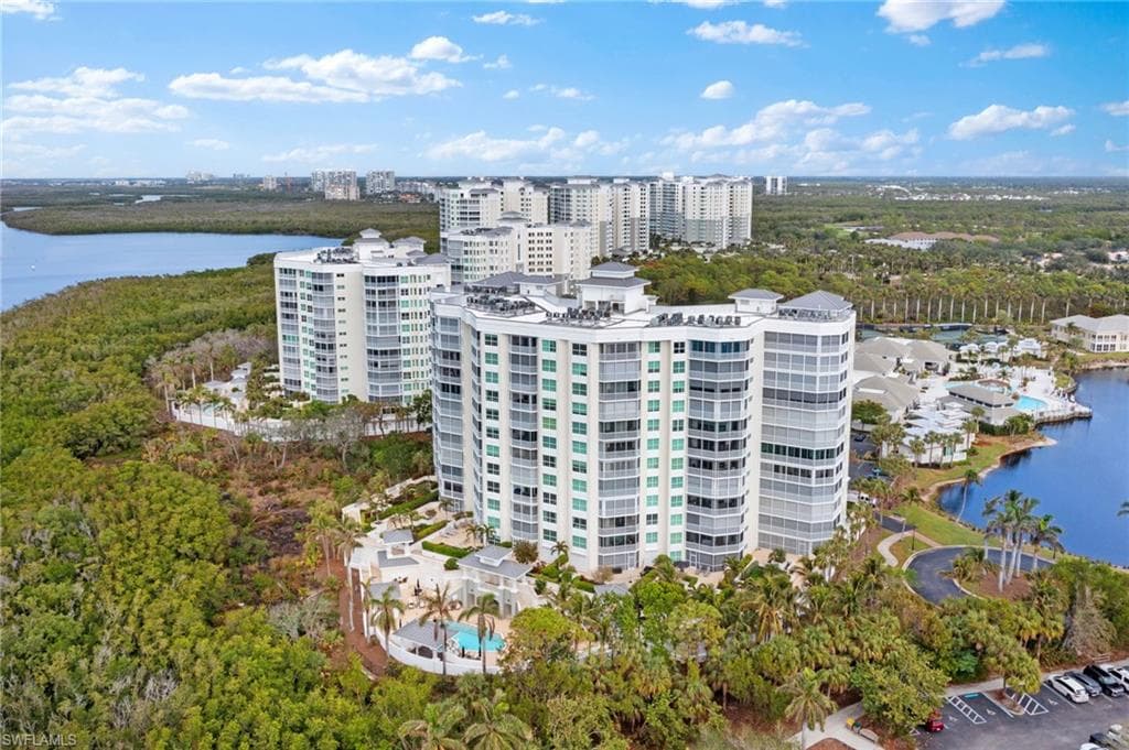 300 Dunes Blvd 404, Naples, FL 34110-46
