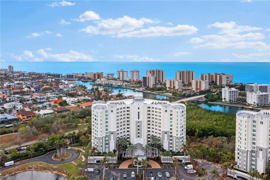 300 Dunes Blvd 404, Naples, FL 34110-47