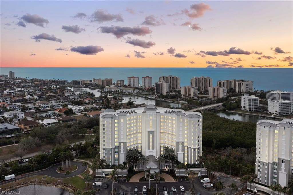 300 Dunes Blvd 404, Naples, FL 34110-5