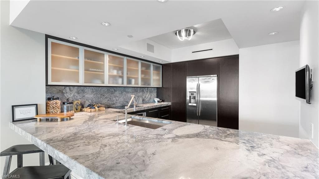 300 Dunes Blvd 404, Naples, FL 34110-8