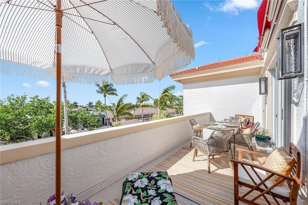 365 5th Ave S 305, Naples, FL 34102-5