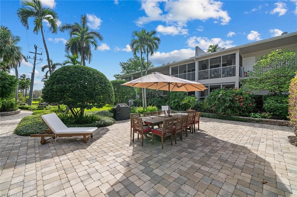 604 7th Ave S A-604, Naples, FL 34102-3