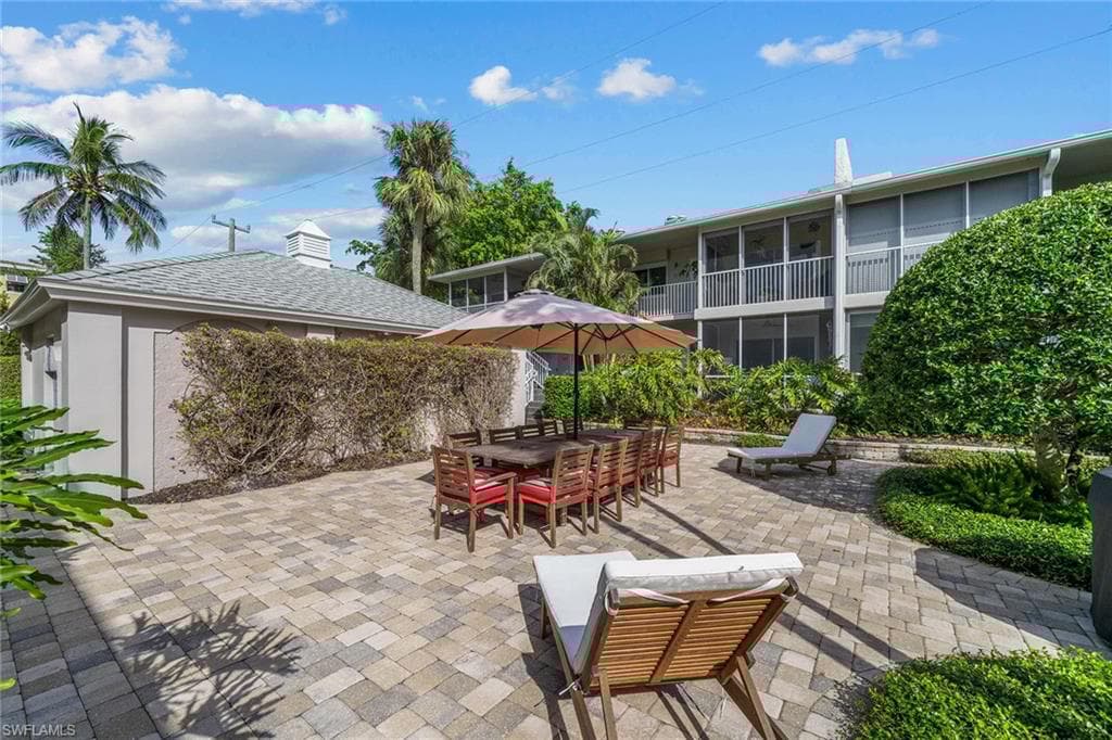 604 7th Ave S A-604, Naples, FL 34102-4