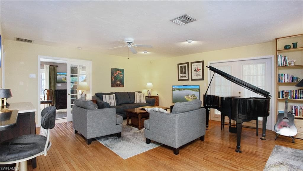 982 Honeybee Dr, Naples, FL 34120-10
