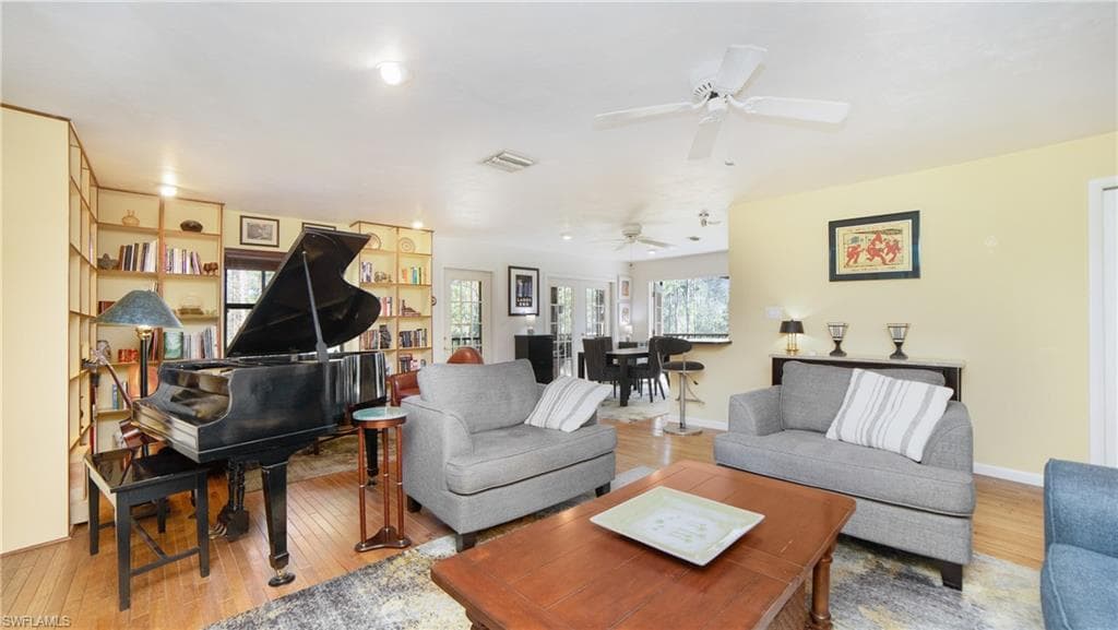 982 Honeybee Dr, Naples, FL 34120-11