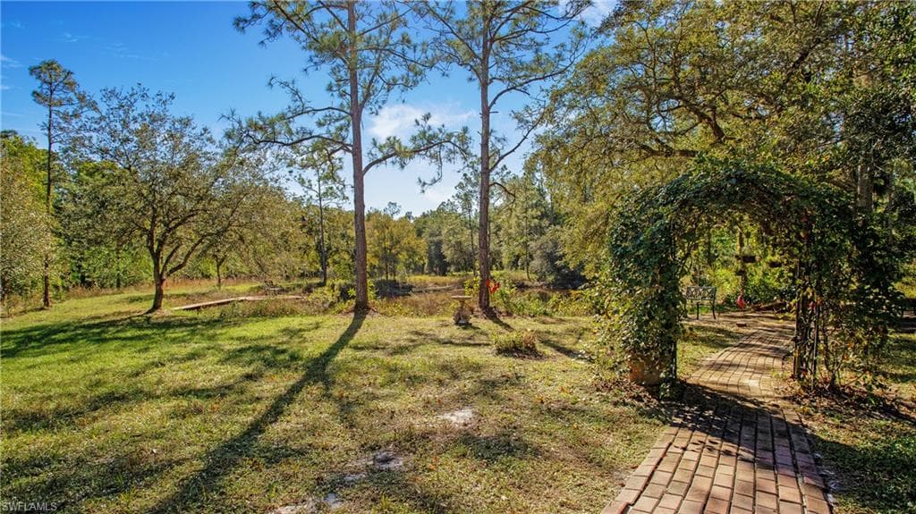 982 Honeybee Dr, Naples, FL 34120-32