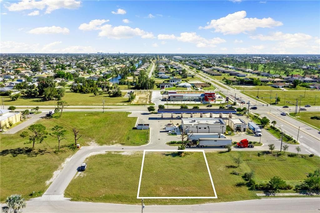 1523 16th Ct, Cape Coral, FL 33991-1