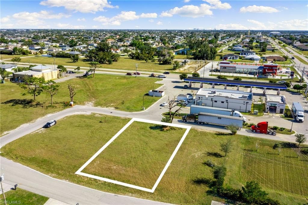 1523 16th Ct, Cape Coral, FL 33991-6