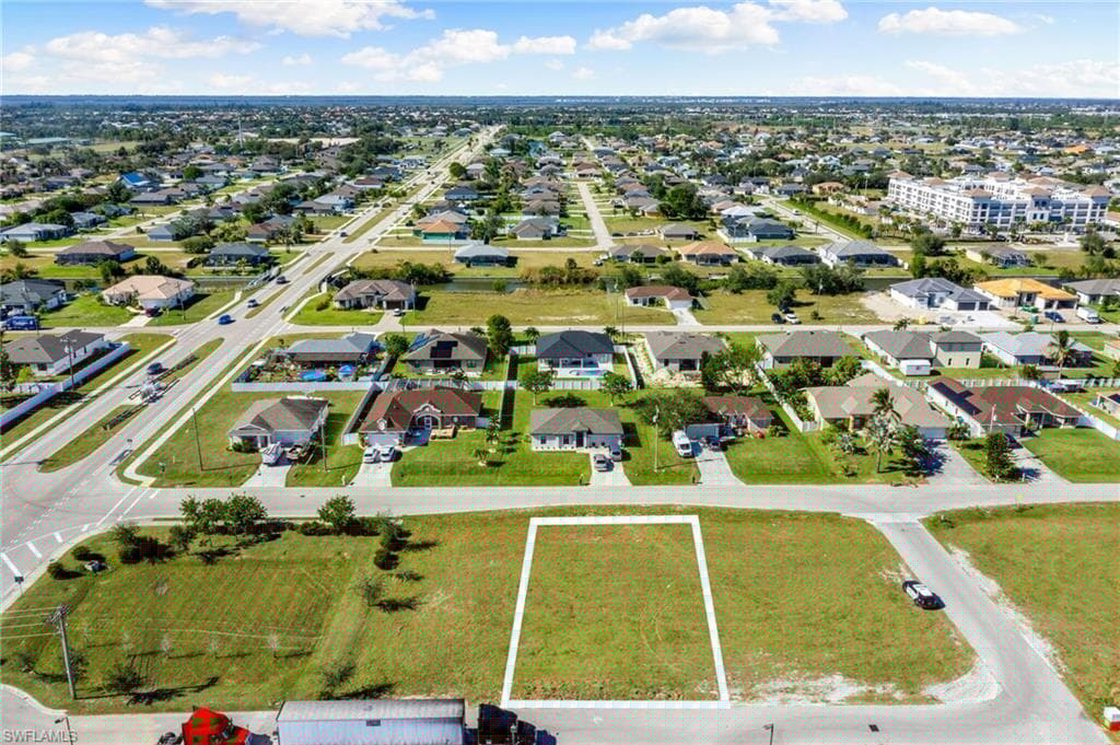 1523 16th Ct, Cape Coral, FL 33991-8