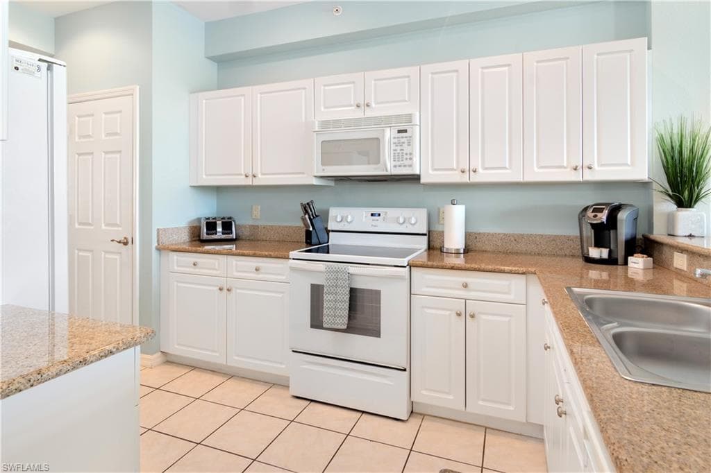 7935 Mahogany Run Ln 713, Naples, FL 34113-7