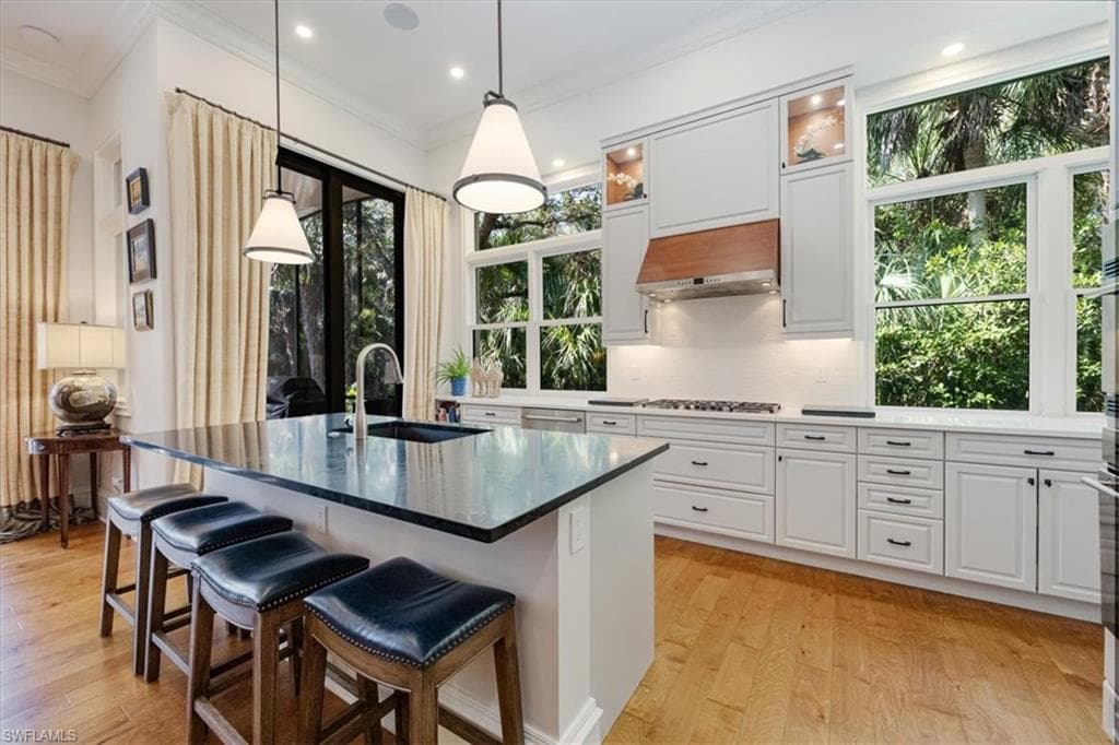 18051 Lagos Way, Naples, FL 34110-9
