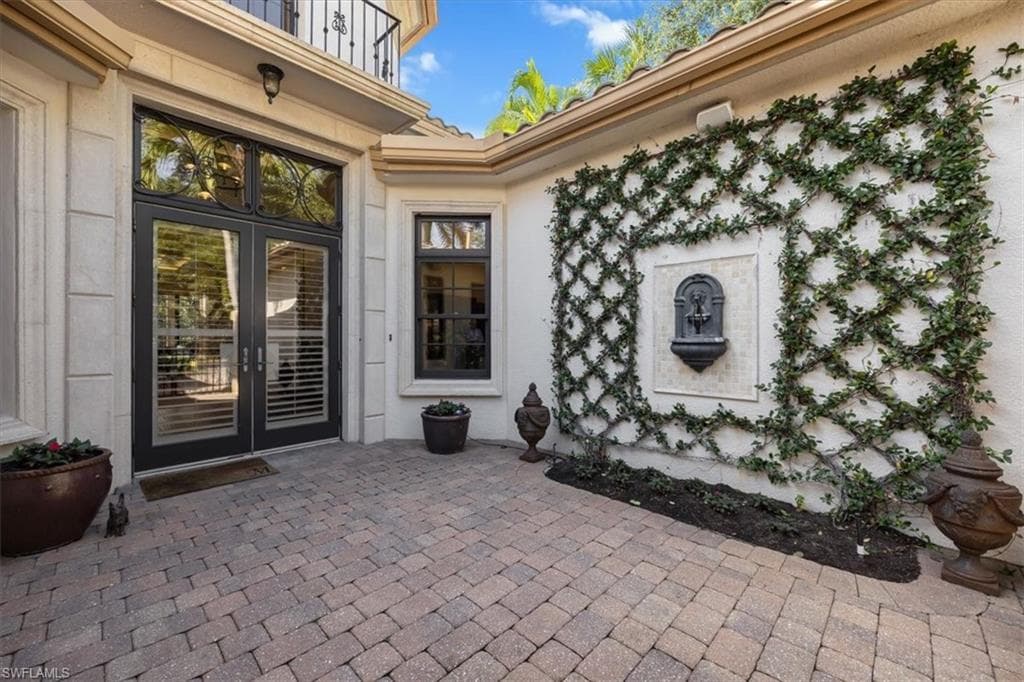 18051 Lagos Way, Naples, FL 34110-2
